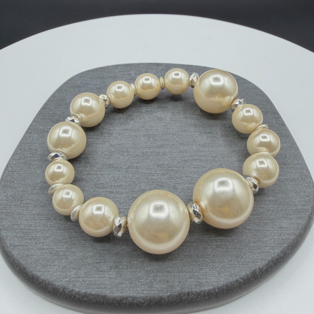 Chunky Graduated Faux Pearl Stretch Bracelet Cream Silver Tone Spacer Beads